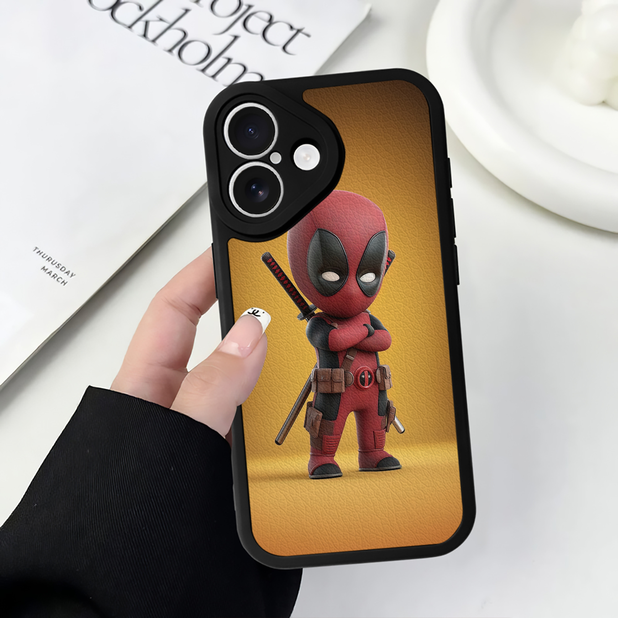 （画像用） Deadpool デッドプール 【iPhone 16シリーズ対応】シリコンスマホケース（レザー調） 材質：シリコン